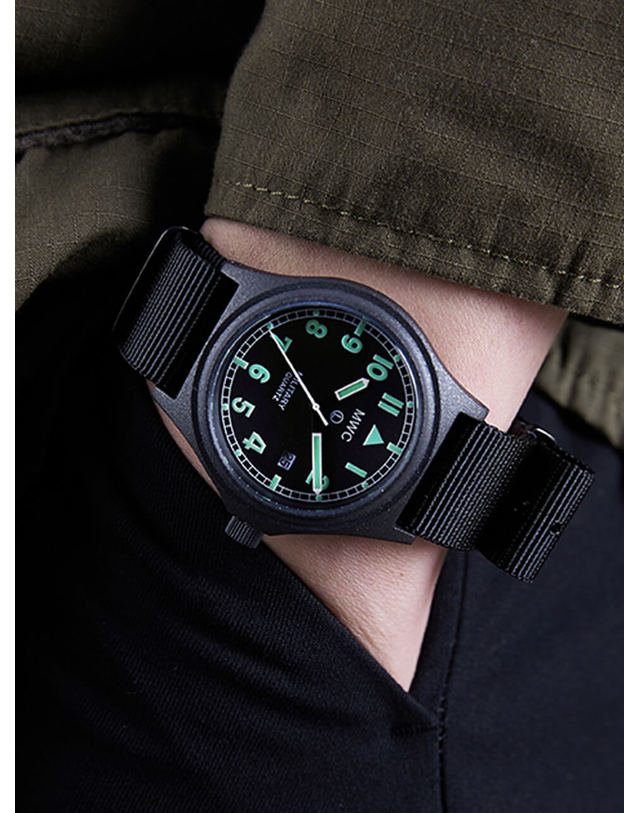 엠더블유씨 시계 MWC G10 배터리해치 PVD - 건메탈X블랙 착용컷