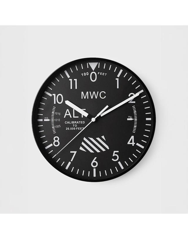 엠더블유씨 시계 MWC 무소음 벽시계 컬렉션 착용컷