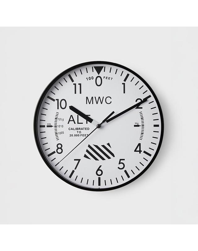 엠더블유씨 시계 MWC 무소음 벽시계 컬렉션 착용컷