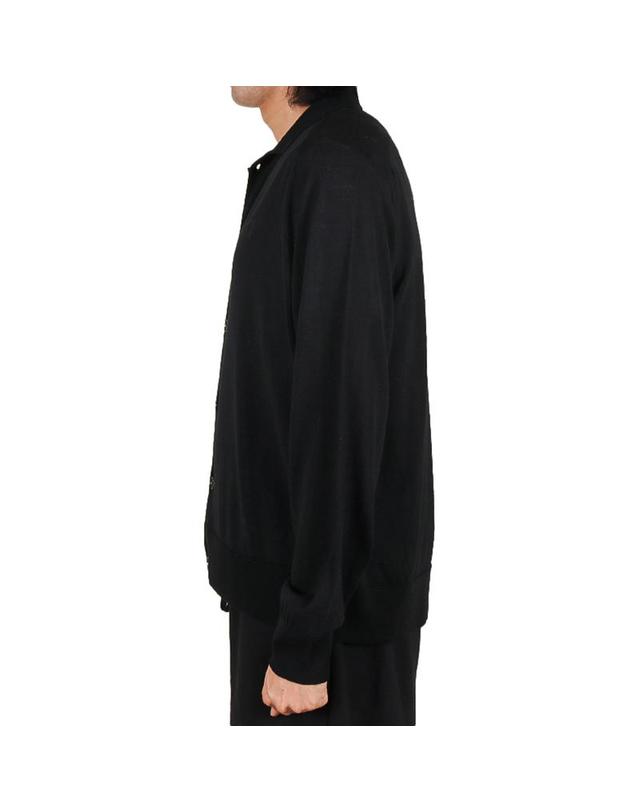 아미 아미 26SS 남성 하트로고 카라 울 가디건 블랙 HKC385 KN0039 0180 착용컷