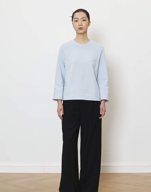 마누엘에기욤 Cotton cuff sweat top skyblue 착용컷