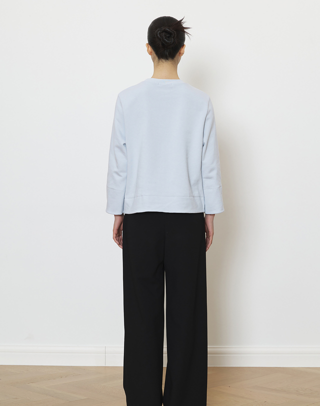 마누엘에기욤 Cotton cuff sweat top skyblue 착용컷