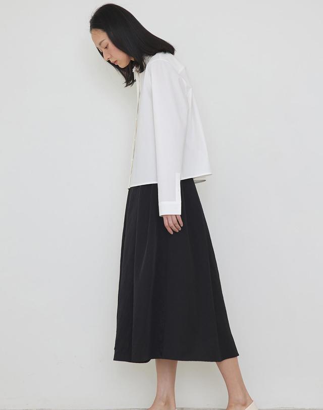 마누엘에기욤 Light signature cotton shirt white 착용컷