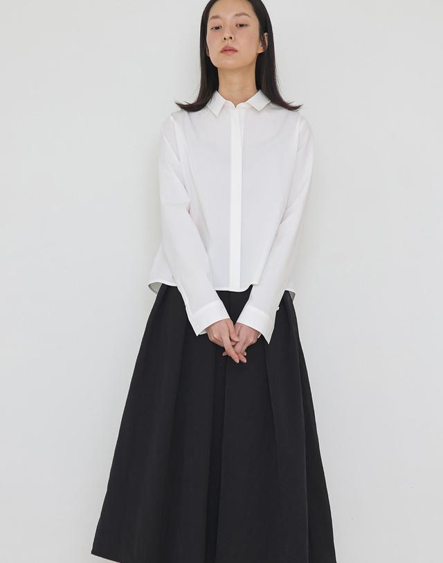 마누엘에기욤 Light signature cotton shirt white 착용컷