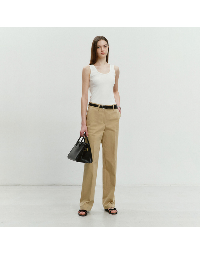 던스트 SUMMER SOFT CHINO SLACKS BEIGE_UDPA4B222I2 베이지 착용컷