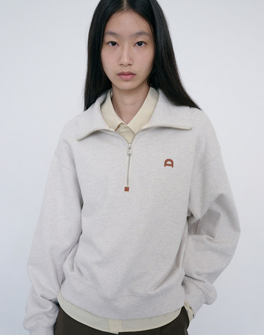 UNISEX LEATHER LOGO HALF ZIP-UP SWEATSHIRT OATMEAL MELANGE_UDTS6C107I1