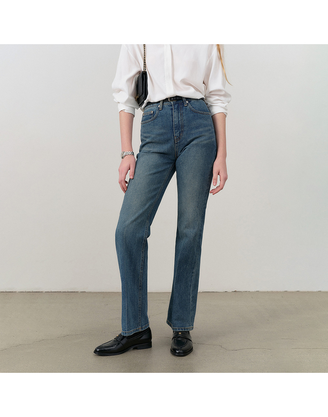 던스트 70S SEMI FLARED JEANS CLASSIC MID BLUE_UDPA5C209B3 블루 착용컷
