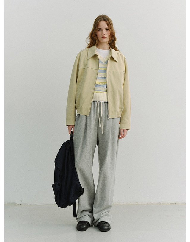 던스트 UNISEX LEATHER LOGO WIDE SWEAT PANTS MELANGE GREY_UDPA6A102G2 그레이 착용컷