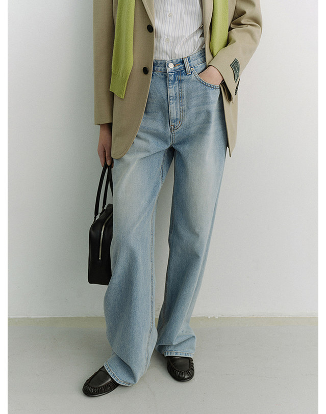 던스트 RELAXED WIDE JEANS LIGHT BLUE_UDPA6A208B1 블루 착용컷