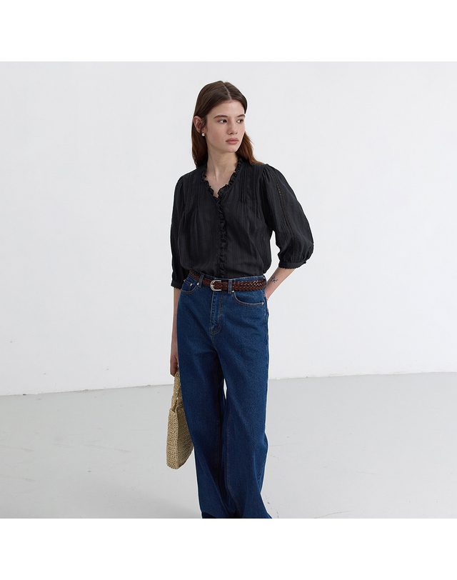 던스트 JANE FRILL BLOUSE BLACK_UDBL6B222BK 블랙 착용컷