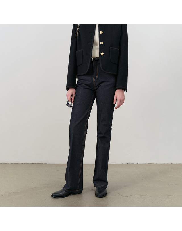 던스트 70S SEMI FLARED JEANS RAW BLUE_UDPA5C209N1 네이비 착용컷