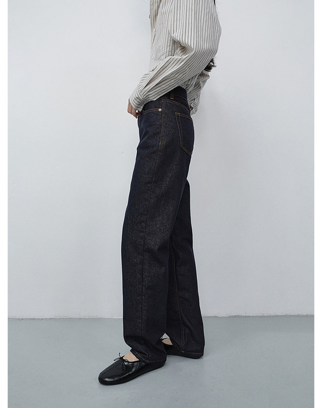 던스트 ESSENTIAL STRAIGHT JEANS RAW BLUE_UDPA6C204N1 네이비 착용컷