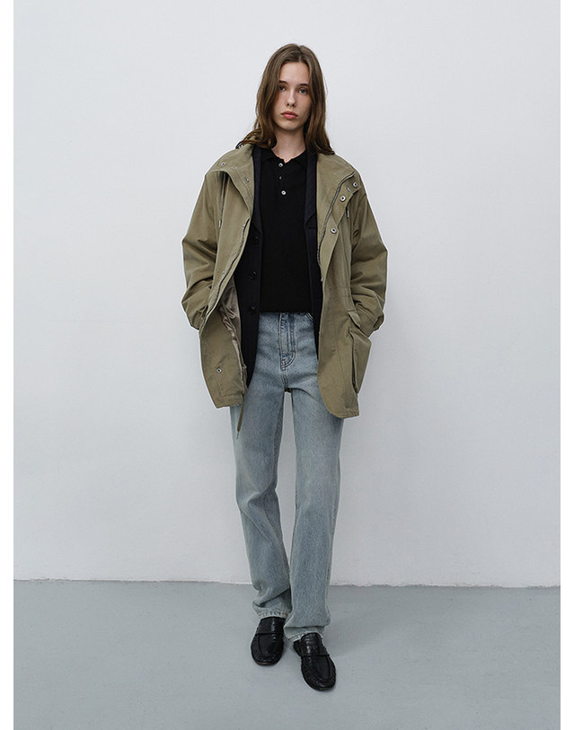 던스트 ESSENTIAL STRAIGHT JEANS LIGHT BLUE_UDPA6C204B1 블루 착용컷