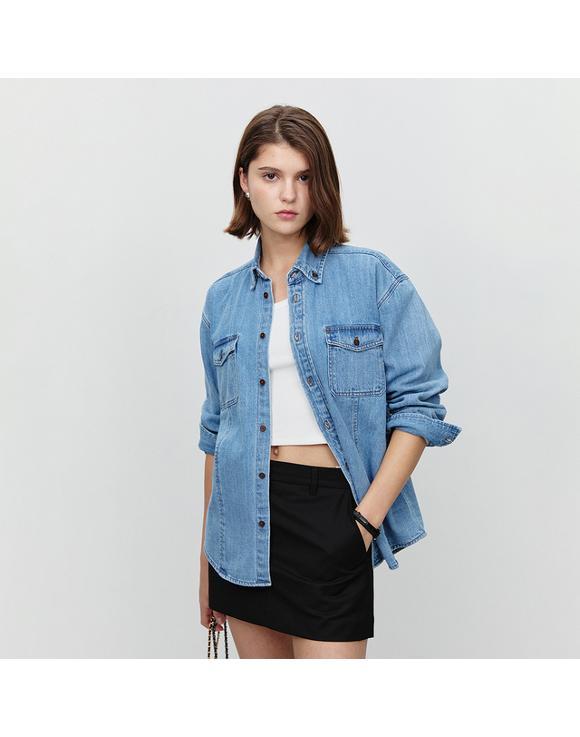 던스트 UNISEX CLASSIC DENIM SHIRT LIGHT BLUE_UDSH6A101B1 블루 착용컷