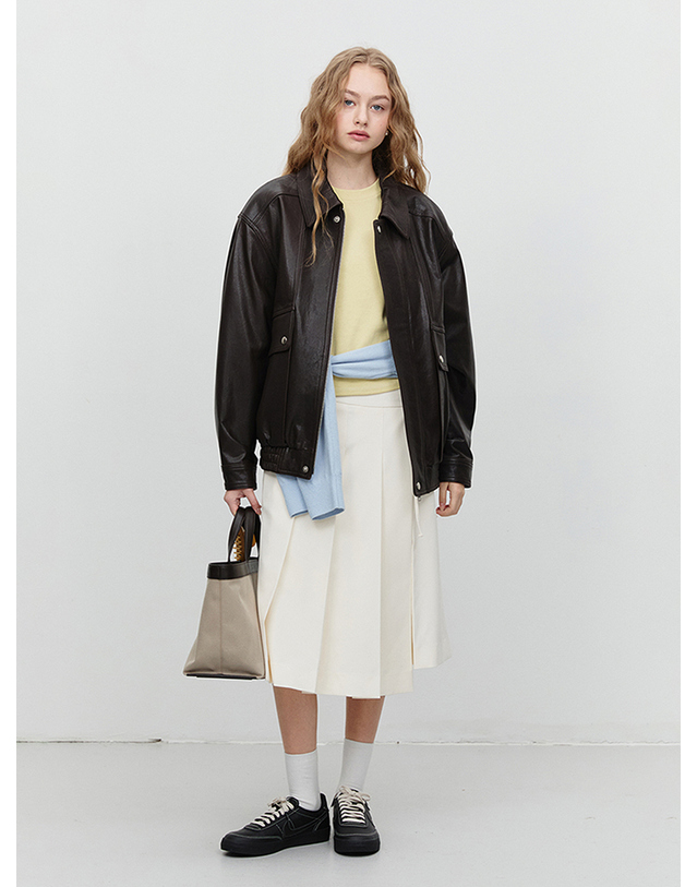 던스트 UNISEX OVERSIZED VINTAGE LEATHER BLOUSON BROWN_UDJU5A103W2 브라운 착용컷