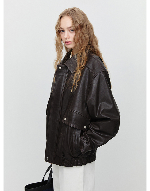 던스트 UNISEX OVERSIZED VINTAGE LEATHER BLOUSON BROWN_UDJU5A103W2 브라운 착용컷