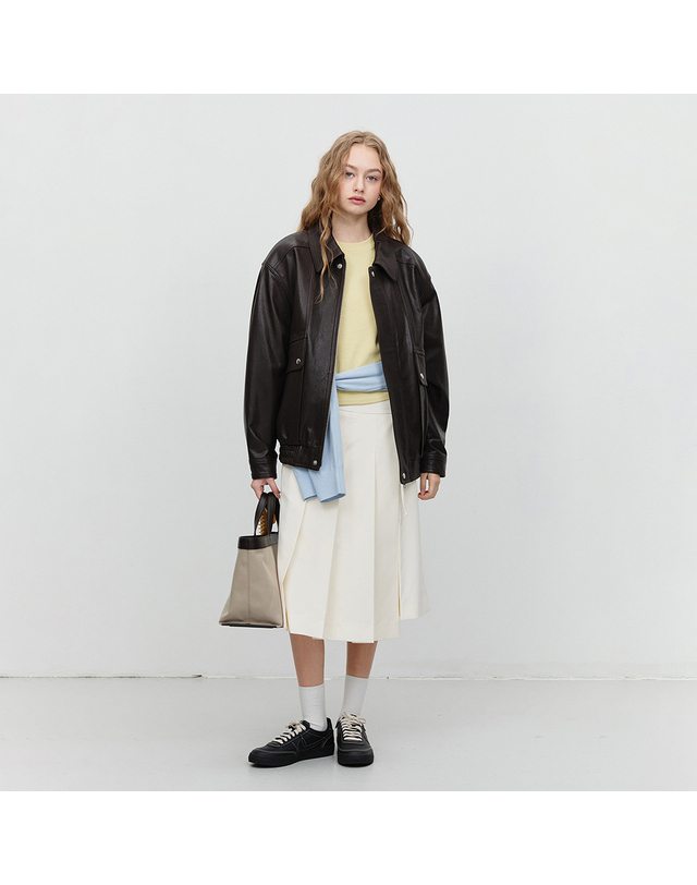 던스트 UNISEX OVERSIZED VINTAGE LEATHER BLOUSON BROWN_UDJU5A103W2 브라운 착용컷