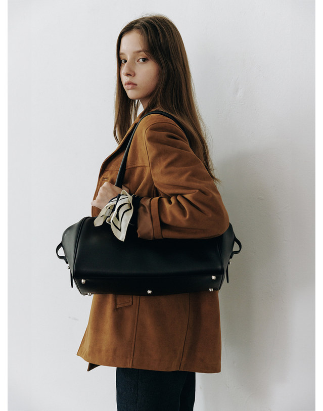 던스트 UNISEX ALTER-SUEDE HALF JACKET CAMEL_UDJA5C110CM 카멜 착용컷