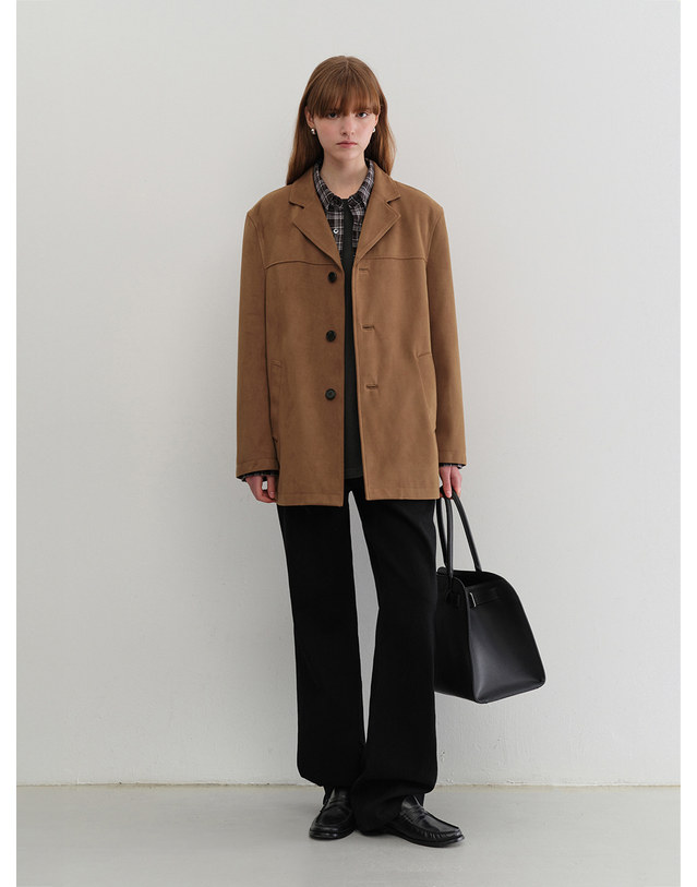 던스트 UNISEX ALTER-SUEDE HALF JACKET CAMEL_UDJA5C110CM 카멜 착용컷