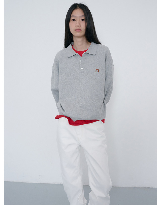 던스트 UNISEX LEATHER LOGO COLLARED T-SHIRT MELANGE GREY_UDTS6C110G2 그레이 착용컷