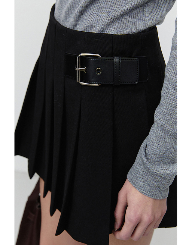 던스트 MINI PLEATS SKIRT BLACK_UDSK5A208BK 블랙 착용컷
