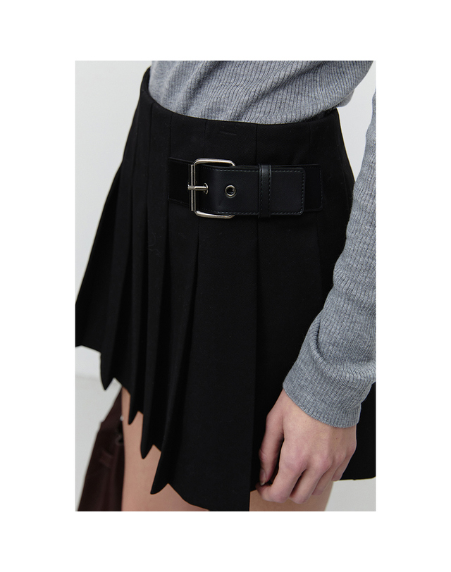 던스트 MINI PLEATS SKIRT BLACK_UDSK5A208BK 블랙 착용컷