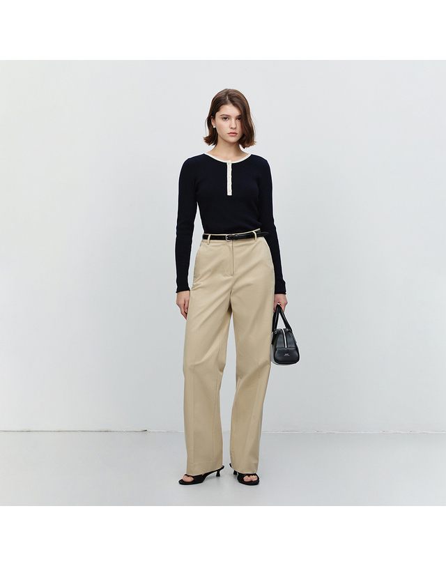 던스트 BUTTONED ROUND-NECK KNIT TOP NAVY_UDSW6A205N2 네이비 착용컷