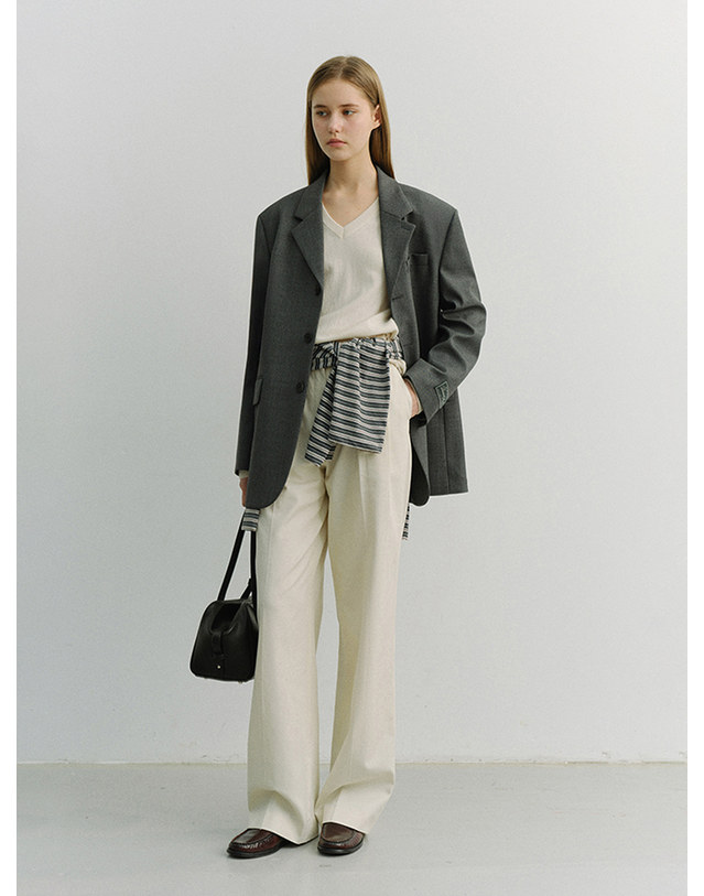 던스트 UNISEX 3 BUTTON WOOL BLAZER CHARCOAL GREY_UDJA6A103CG 그레이 착용컷