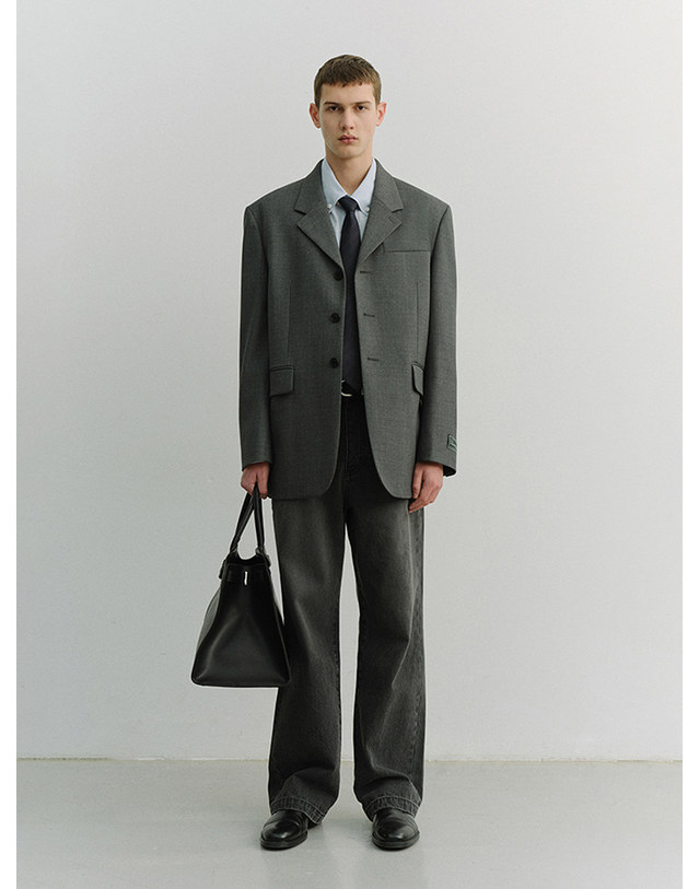 던스트 UNISEX 3 BUTTON WOOL BLAZER CHARCOAL GREY_UDJA6A103CG 그레이 착용컷