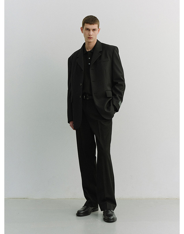 던스트 UNISEX 3 BUTTON WOOL BLAZER BLACK_UDJA6A103BK 블랙 착용컷