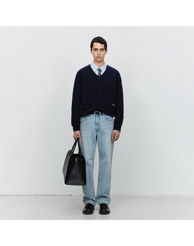 던스트 UNISEX SOFT V-NECK SWEATER FRENCH NAVY_M_UDSW6A108N2 네이비 착용컷