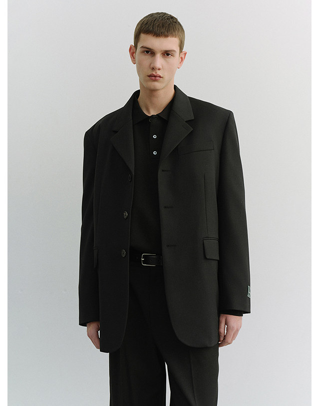 던스트 UNISEX 3 BUTTON WOOL BLAZER BLACK_M_UDJA6A103BK 블랙 착용컷