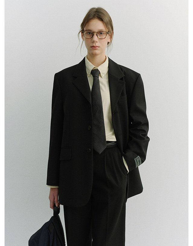던스트 UNISEX 3 BUTTON WOOL BLAZER BLACK_M_UDJA6A103BK 블랙 착용컷