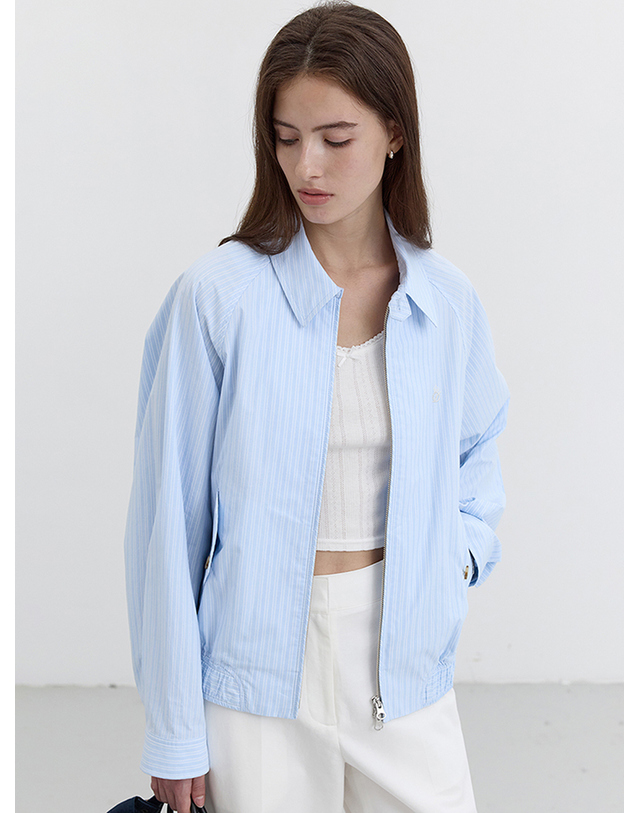 던스트 UNISEX SUMMER HARRINGTON JACKET SOFT BLUE STRIPE_UDJU5B122B1 블루 착용컷
