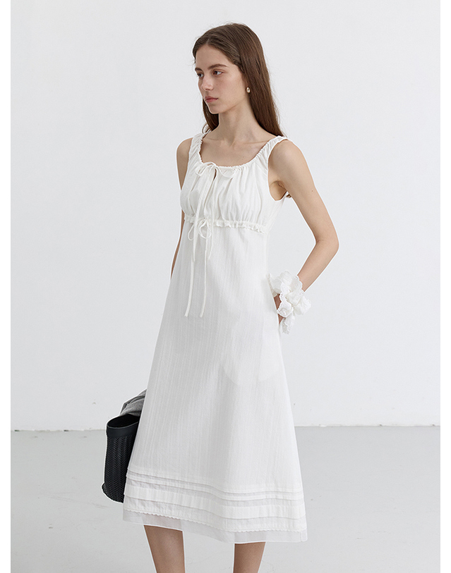 던스트 SHIRRING RIBBONED SLEEVELESS DRESS IVORY_UDDR5B221IV 아이보리 착용컷
