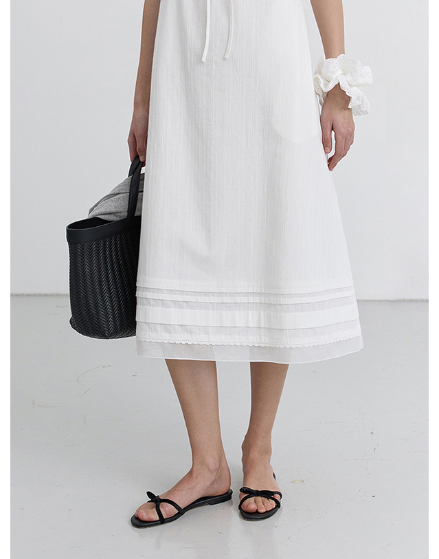던스트 SHIRRING RIBBONED SLEEVELESS DRESS IVORY_UDDR5B221IV 아이보리 착용컷