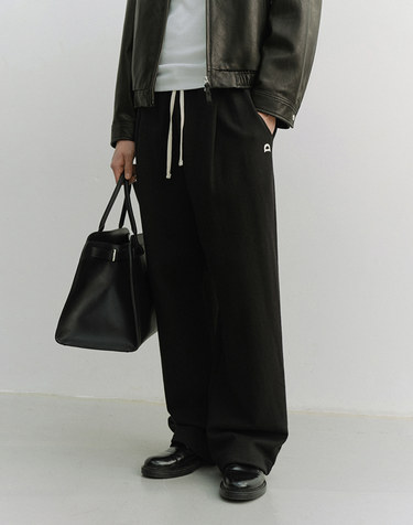 UNISEX LEATHER LOGO WIDE SWEAT PANTS BLACK_M_UDPA6A102BK