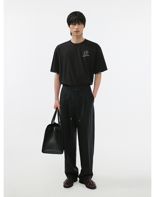 던스트 UNISEX DRAWING BLOOM LOGO T-SHIRT BLACK_M_UDTS5B130BK 블랙 착용컷