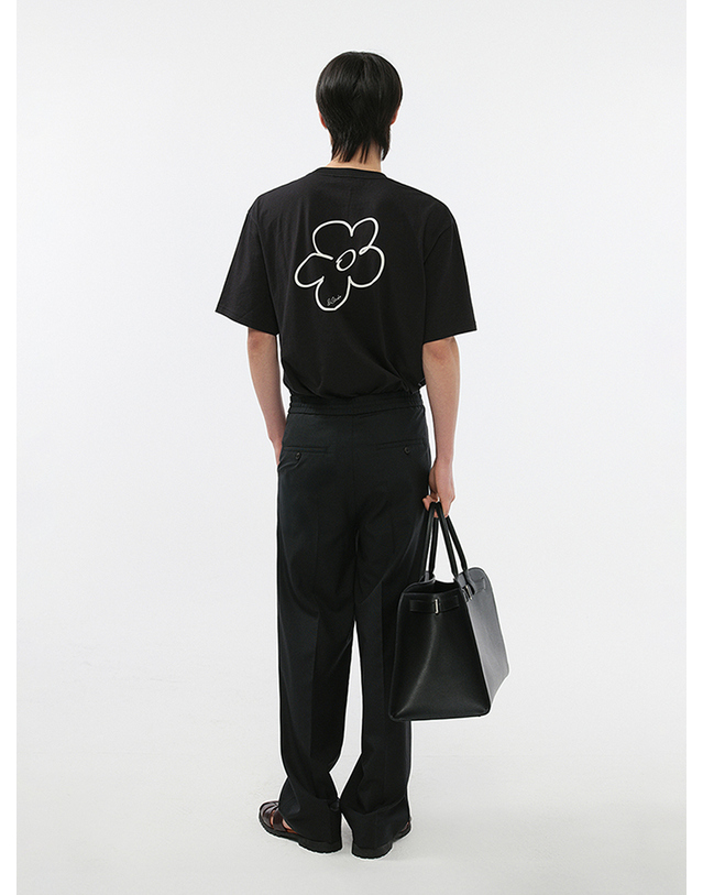 던스트 UNISEX DRAWING BLOOM LOGO T-SHIRT BLACK_M_UDTS5B130BK 블랙 착용컷