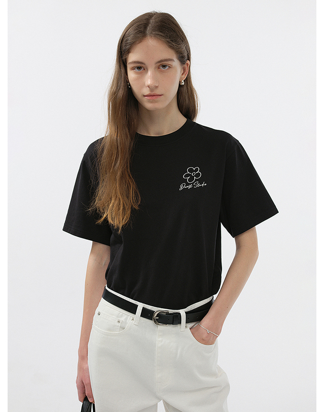 던스트 UNISEX DRAWING BLOOM LOGO T-SHIRT BLACK_UDTS5B130BK 블랙 착용컷