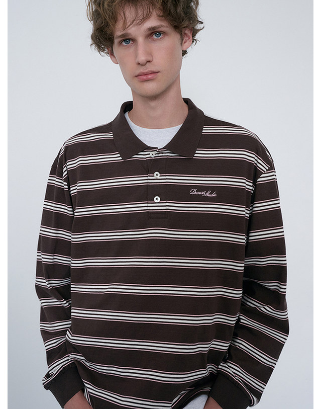 던스트 UNISEX MULTI STRIPE COLLARED T-SHIRT BROWN STRIPE_UDTS6C119W2 브라운 착용컷