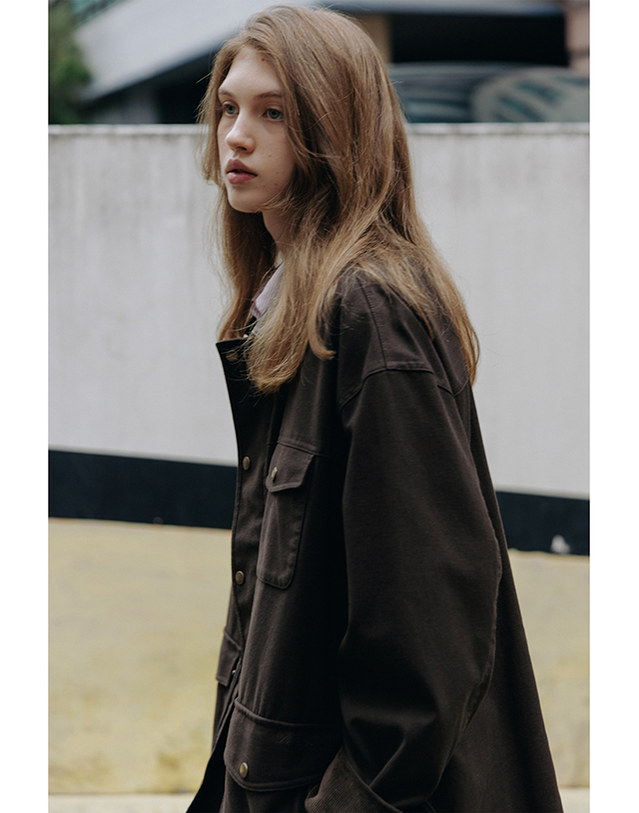 던스트 UNISEX VINTAGE HALF WORK JACKET WASHED BROWN_UDJU5C110W2 브라운 착용컷