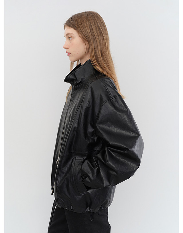 던스트 UNISEX ALTER-LEATHER WIND BREAKER BLACK_UDJU5C105BK 블랙 착용컷