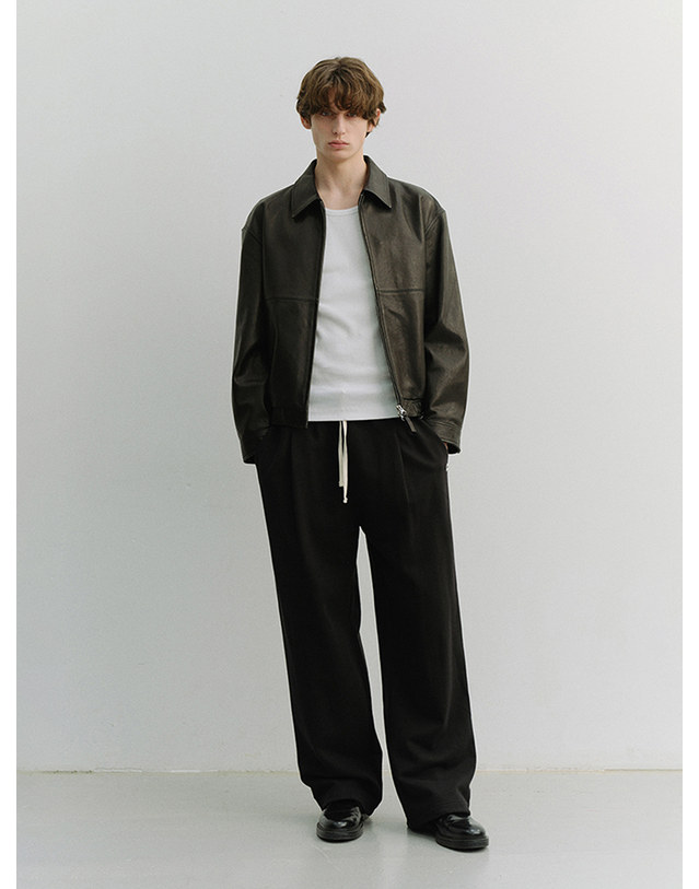 던스트 UNISEX LEATHER LOGO WIDE SWEAT PANTS BLACK_M_UDPA6A102BK 블랙 착용컷