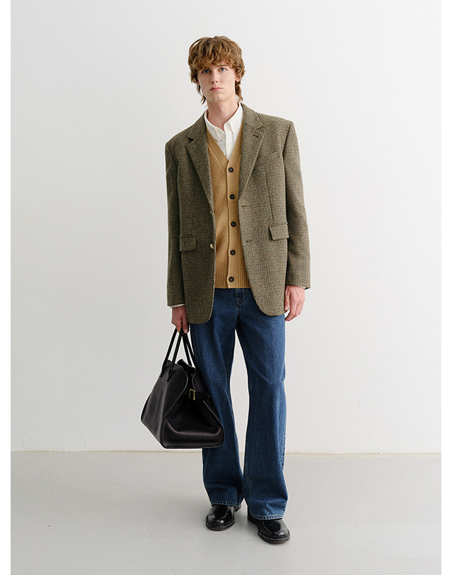 던스트 UNISEX BOYFRIEND KNIT CARDIGAN CAMEL_M_UDSW5C103CM 카멜 착용컷