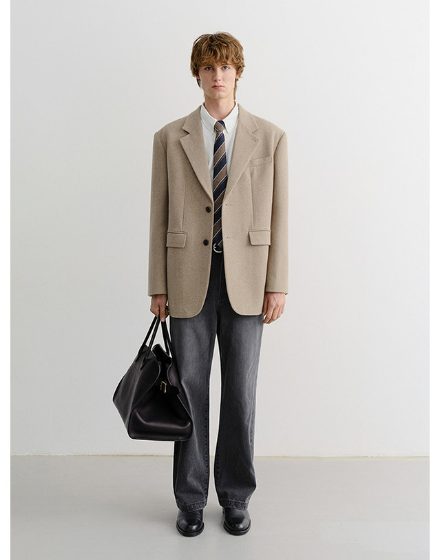 던스트 UNISEX VINTAGE TAILORED WOOL BLAZER OATMEAL_M_UDJA5C101I1 그레이 착용컷