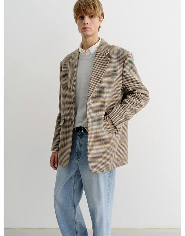 던스트 UNISEX VINTAGE TAILORED WOOL BLAZER BEIGE CHECK_M_UDJA5C101I2 베이지 착용컷
