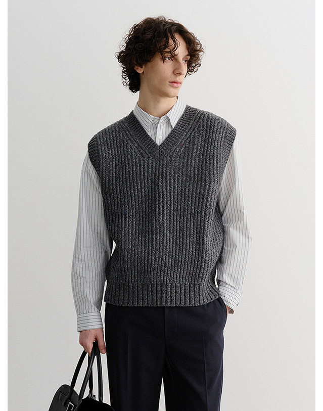 던스트 UNISEX V-NECK KNIT VEST CHARCOAL GREY_M_UDSW5C113CG 그레이 착용컷