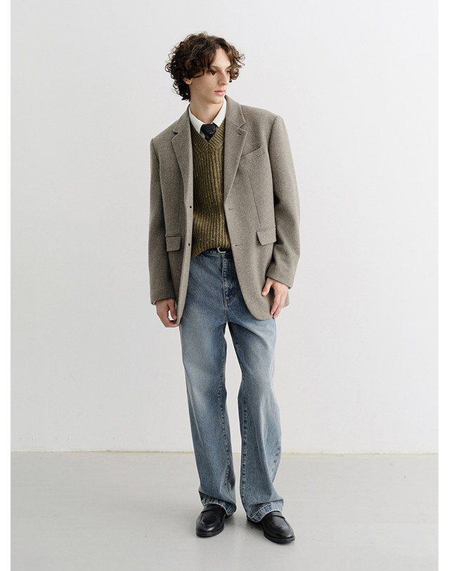 던스트 UNISEX V-NECK KNIT VEST OLIVE_M_UDSW5C113K1 그린 착용컷