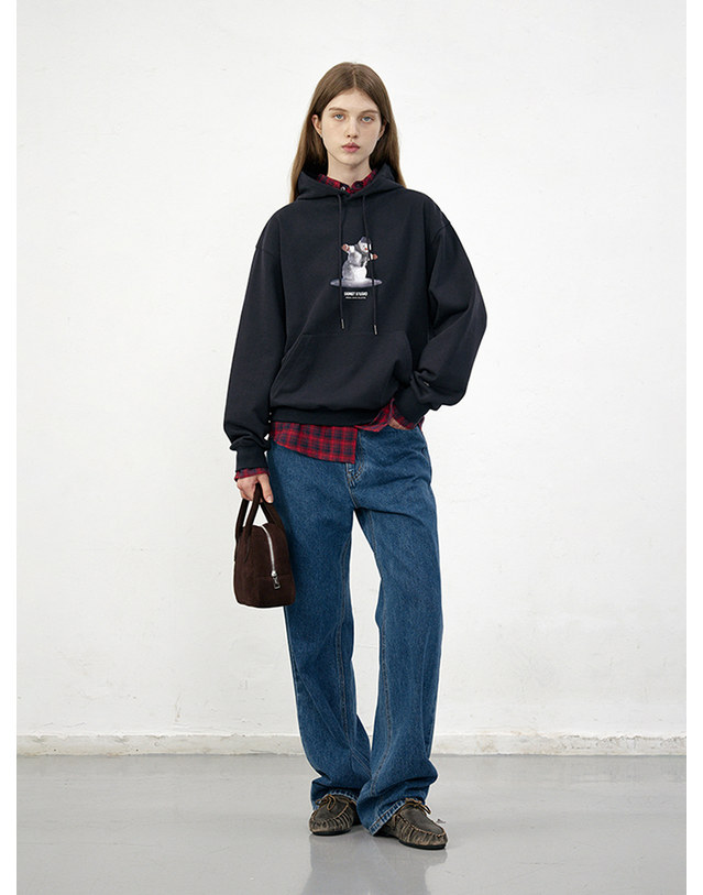 던스트 UNISEX HOLIDAY SNOWMAN HOODIE FRENCH NAVY_UDTS5C109N2 네이비 착용컷